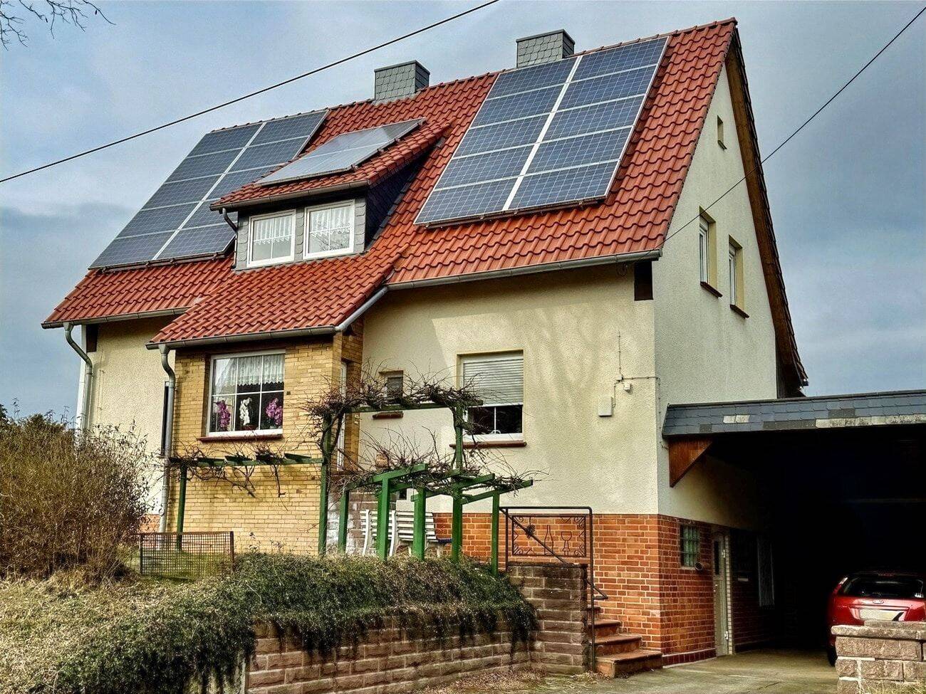Einfamilienhaus mit 7 Zimmern, 2 Bädern, Vollkeller und PV-Anlage, 30890 Barsinghausen
