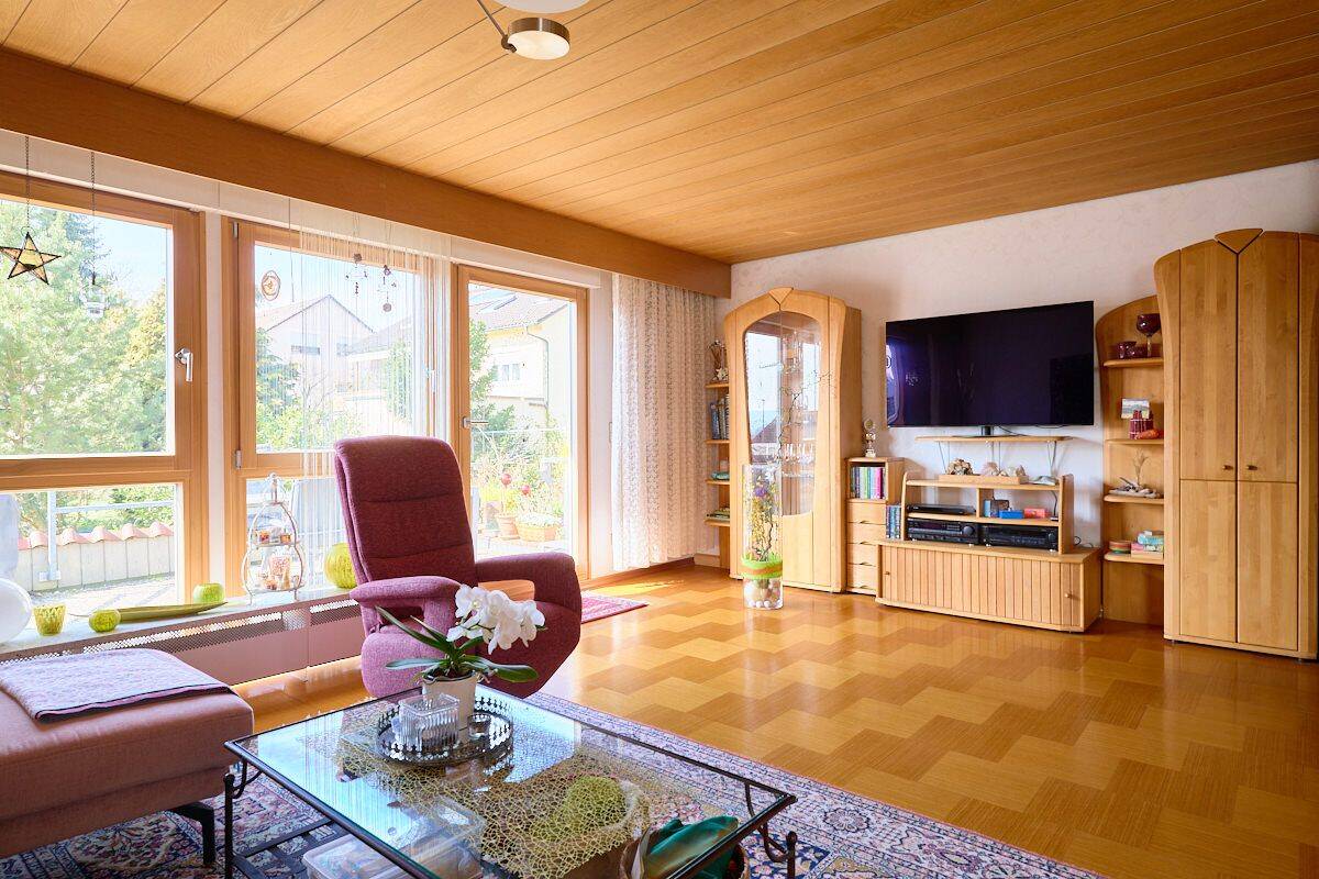 Wohnen im Grünen: 7,5-Zimmer-Wohnung auf zwei Ebenen mit Gartenparadies und Garage, 73635 Welzheim