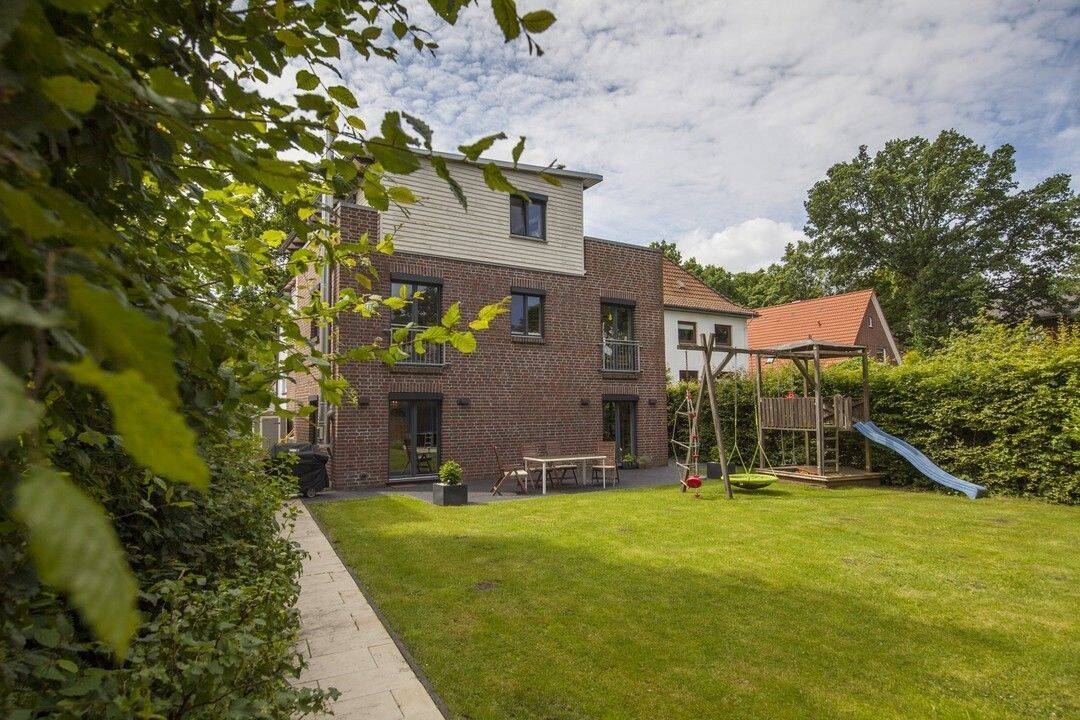 TRAUMHAUS MIT GROSSEM & SONNIGEN GARTEN, 22453 Hamburg (Eimsbüttel Fuhlsbüttel Groß Borstel Niendorf)
