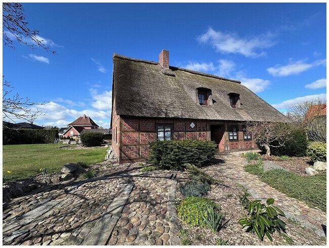 Geräumiges reetgedecktes Fachwerkhaus in Hemmoor, 21745 Hemmoor