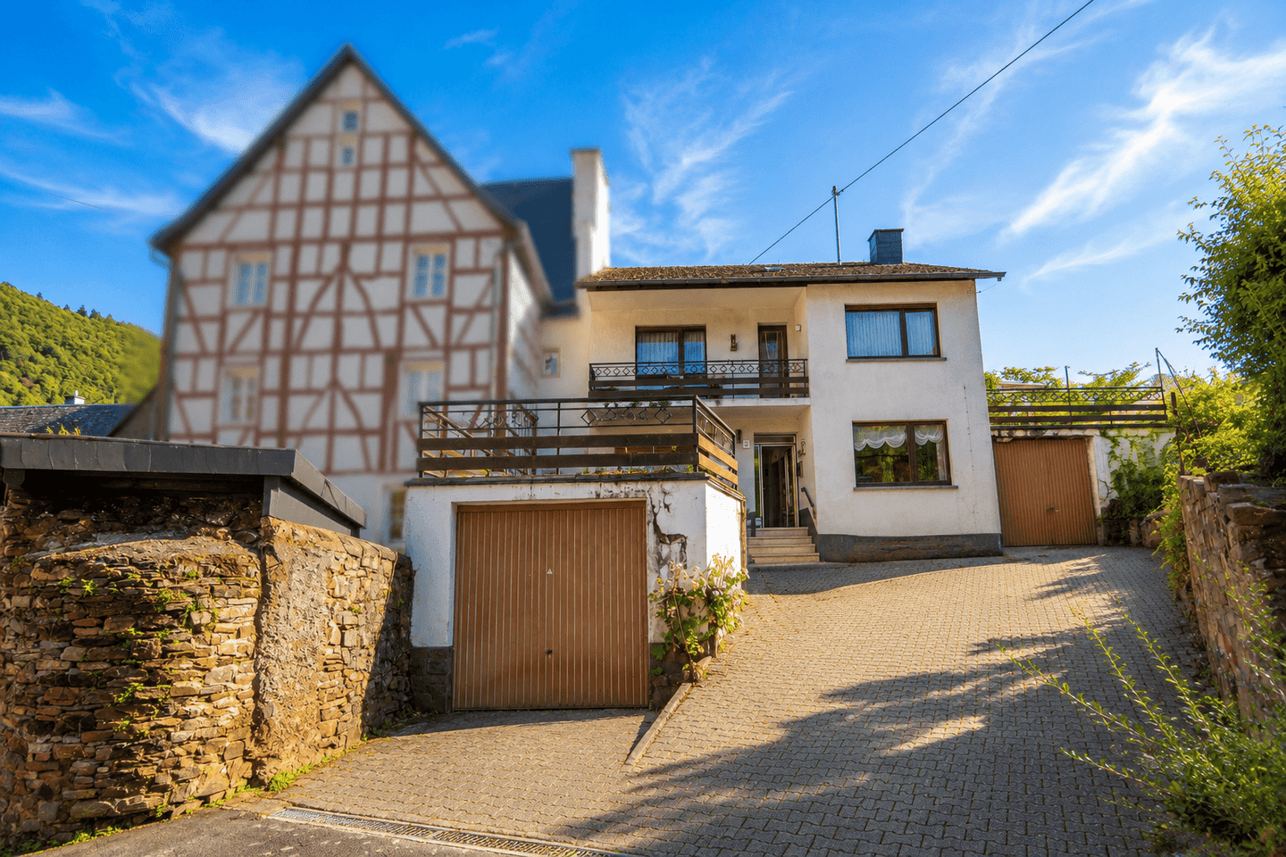 Ein Haus nahe Cochem – mit 2 Terrassen, Balkon und Garage in hochwassersicherer Lage, 56821 Ellenz-Poltersdorf