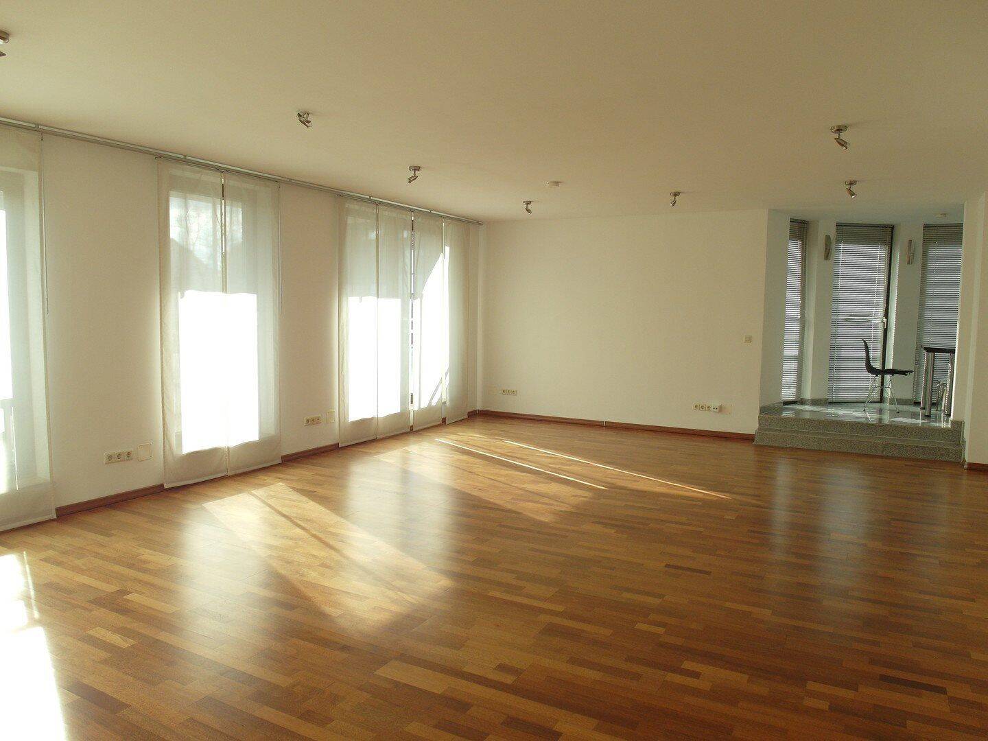 174 qm Luxuswohnung mit 2 Bäder, Gartennutzung und Kinderspielplatz, 40667 Meerbusch