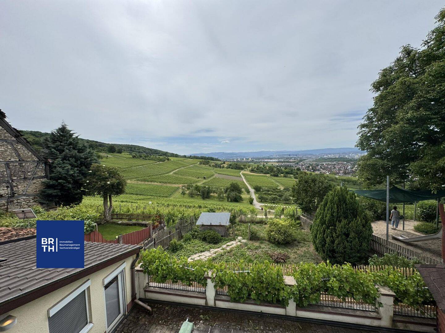Denkmalgeschütztes Wohnjuwel mit Panoramablick über Weinberge bis Basel – 9 Zimmer | Ausbaureserve | Pool | Wintergarten | Mehrgenerationenhaus, 79576 Weil am Rhein