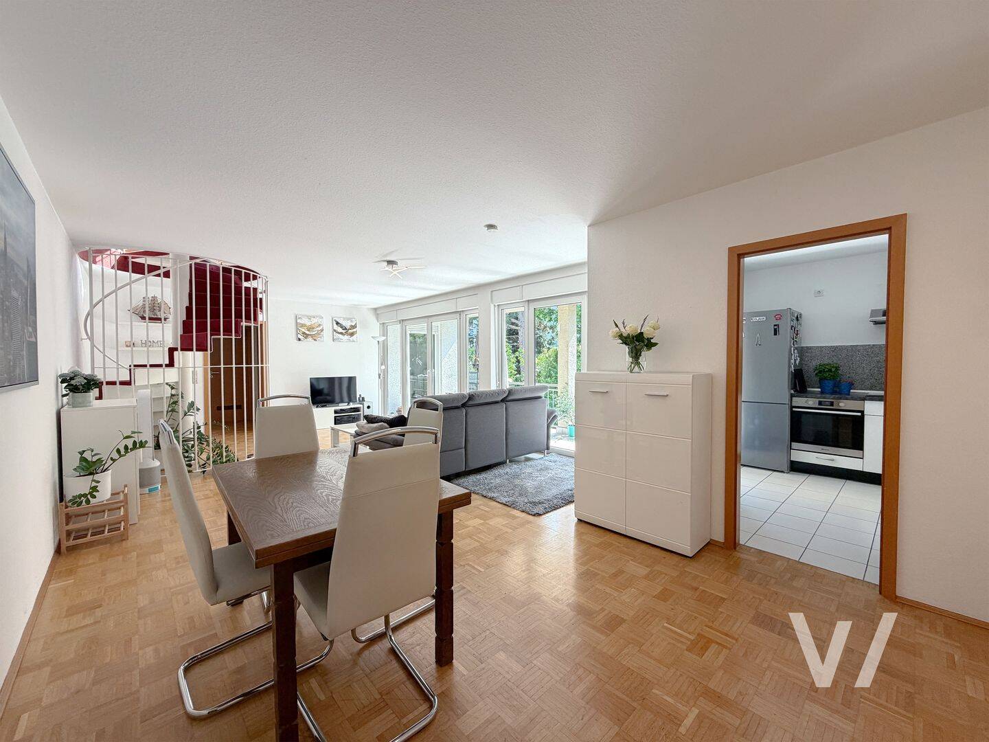 Charmante Maisonettewohnung mit Balkon und Garage in begehrter Lage am Saarbrücker Rotenbühl, 66123 Saarbrücken