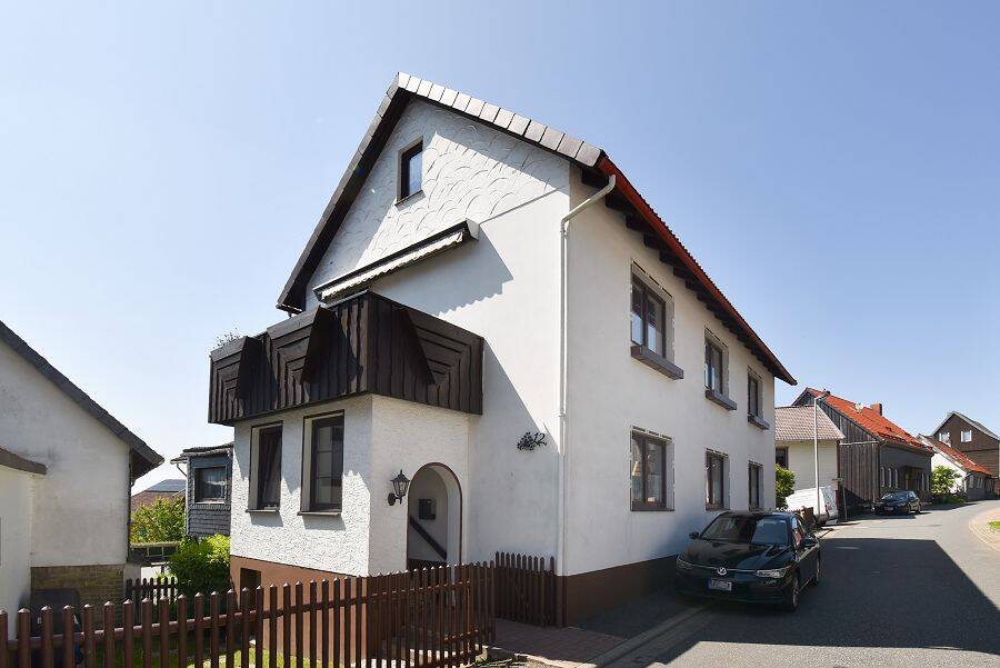 Gepflegtes Ein- bis Zweifamilienhaus mit kleinem Garten in Braunlage-Hohegeiß…, 38700 Braunlage