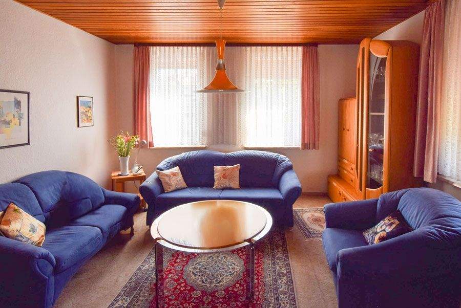 Einfamilienhaus mit Nebengebäude auf großzügigem Grundstück., 38364 Schöningen