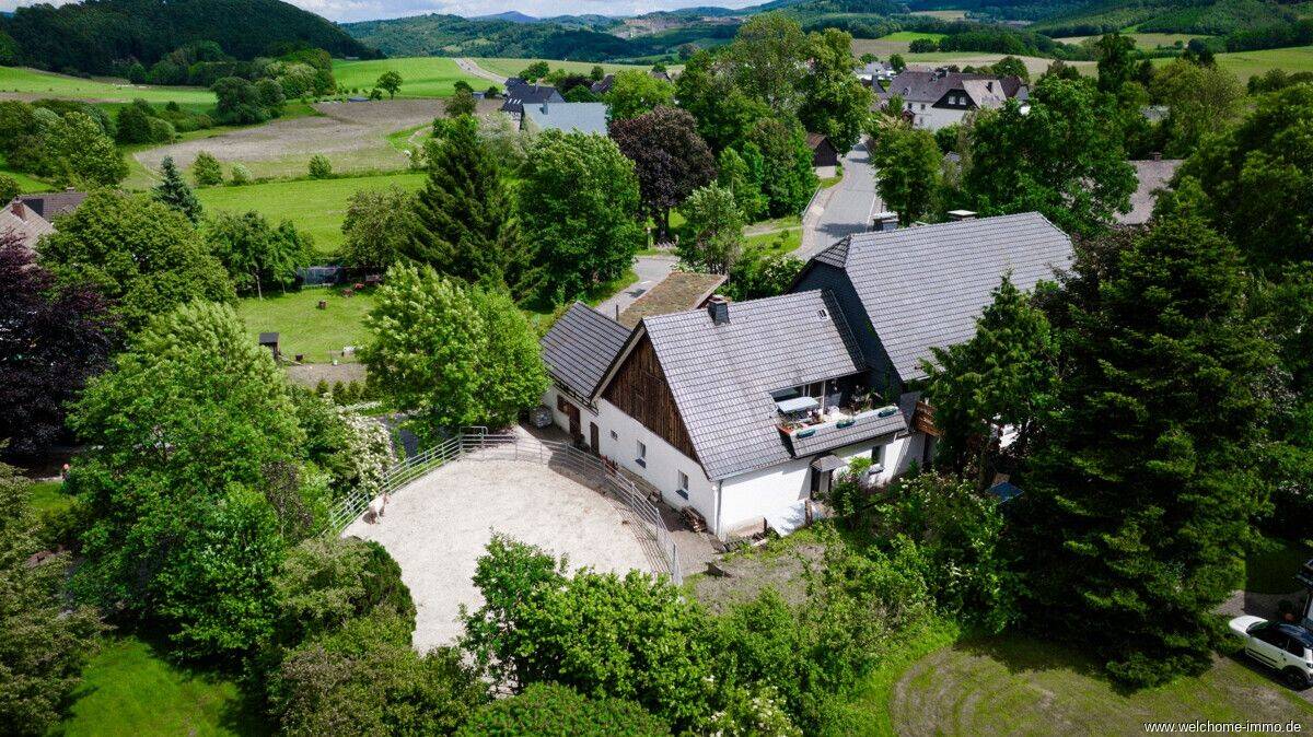 Leben, wo andere Urlaub machen – Charmantes Wohn- und Reitanwesen in idyllischer Lage im Sauerland, 59872 Meschede