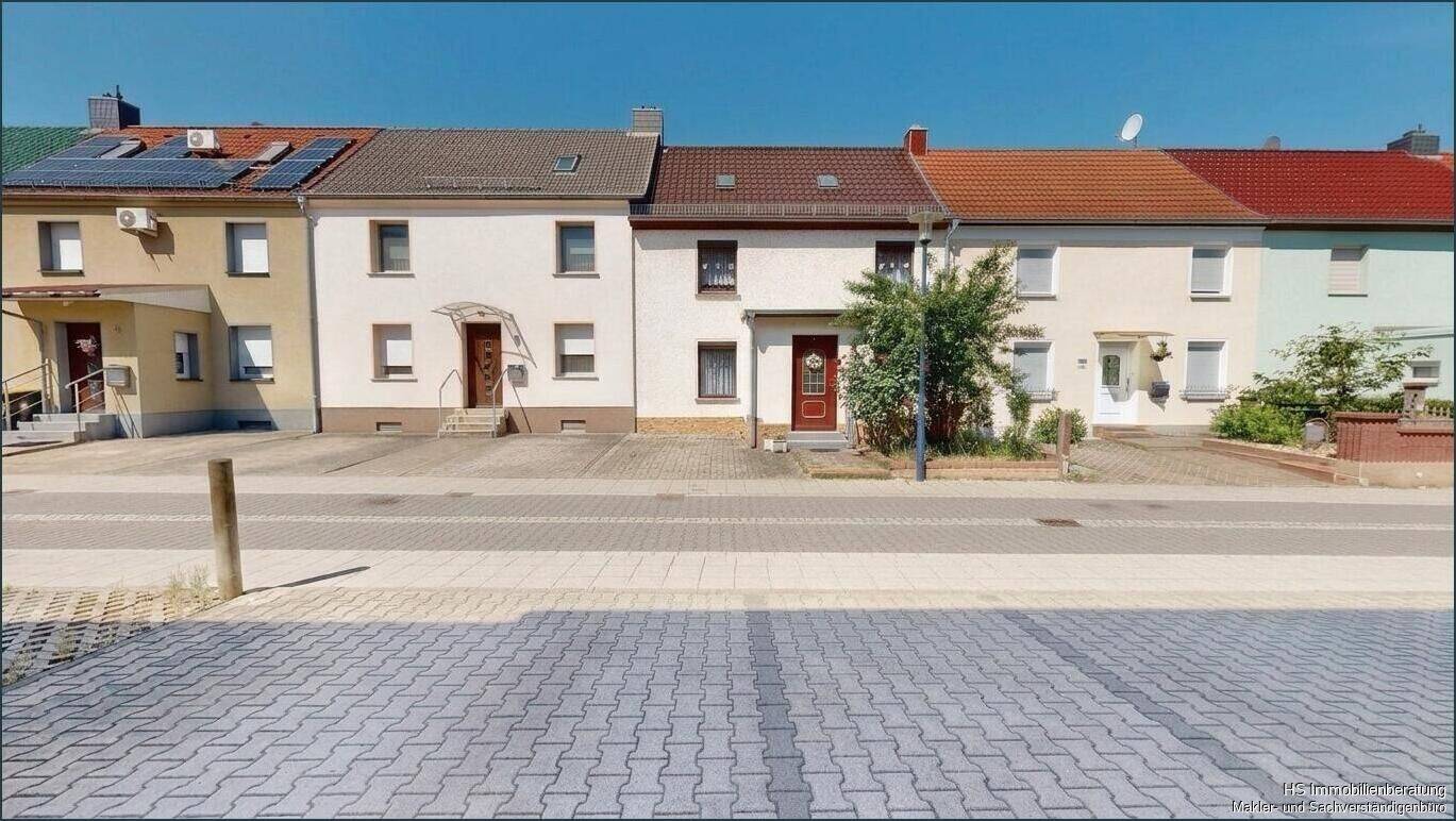 PROVISIONSFREI: Reihenmittelhaus in Leuna mit Garten & Modernisierungspotenzial, 6237 Leuna