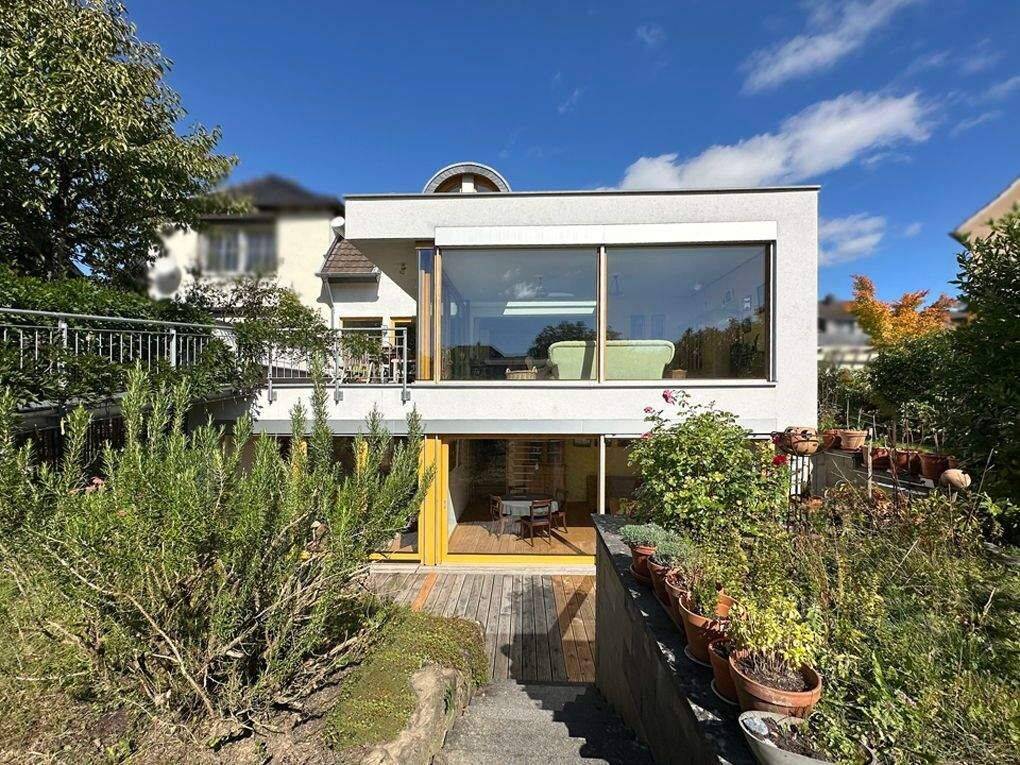 Einfamilienhaus mit Einliegerwohnung und weitläufigem Grundstück, 53474 Bad Neuenahr-Ahrweiler