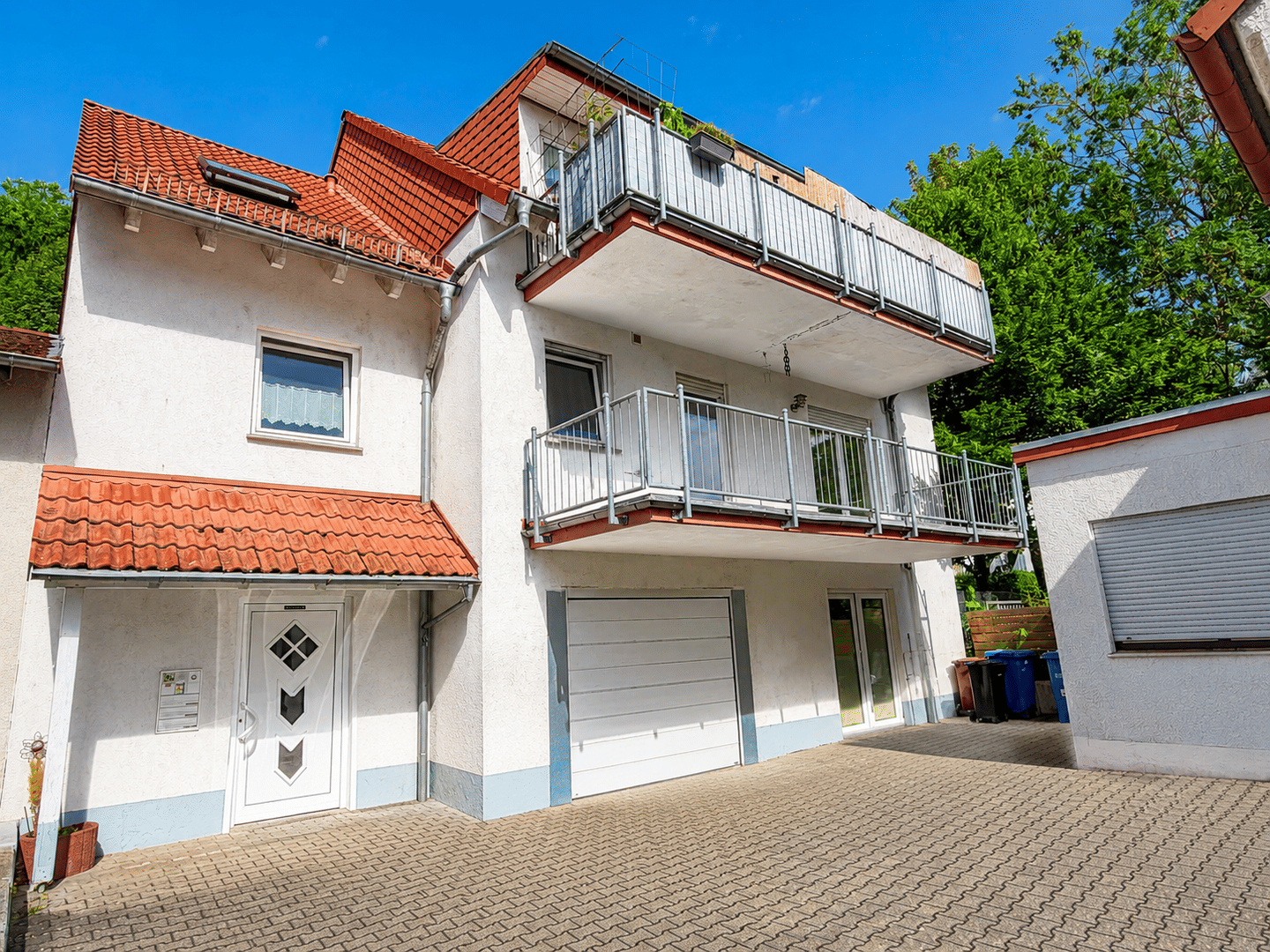 Zentral wohnen in Bad Camberg: gepflegte 4 Zimmer Wohnung mit Balkon, Einbauküche und Garage!!, 65520 Bad Camberg