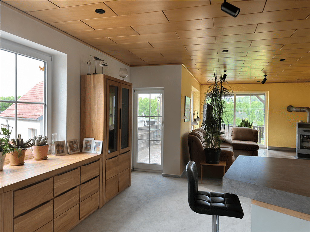 Maisonettewohnung mit außergewöhnlichem Wohngefühl – Balkon, Kaminofen und viele Sprossenfenster, 7607 Eisenberg