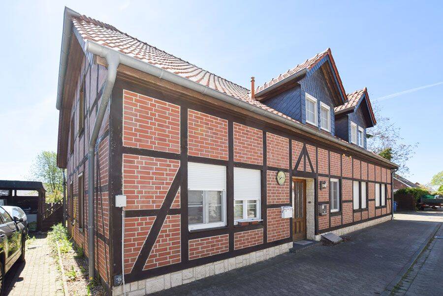 Gemütliche Dachgeschosswohnung zur Selbstnutzung oder Anlage nahe Wolfsburg!, 38471 Rühen