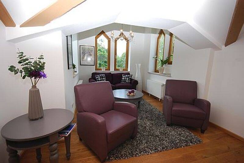Möblierte gehobene Drei-Zimmer-Wohnung in zentrumsnaher Lage von Bad Reichenhall, 83435 Bad Reichenhall