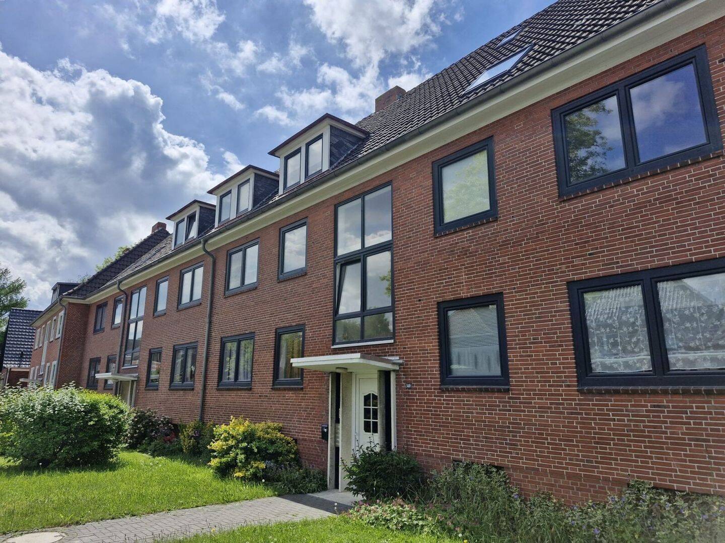 Sofort frei !! Emden – Auricher Strasse – neuwertige komplett möblierte Wohnung über 2 Etagen !, 26721 Emden (Barenburg Conrebbersweg Früchteburg Harsweg Stadtzentrum)