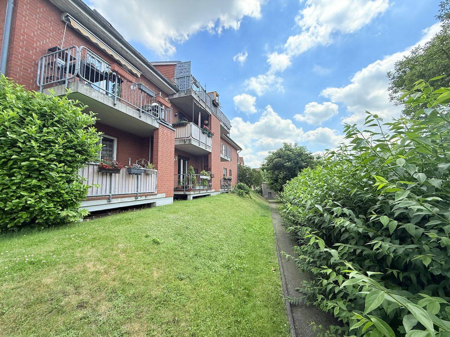 Freie, beziehbare 2-Zimmerwohnung! Balkon! Stellplatz!, 1454 Radeberg