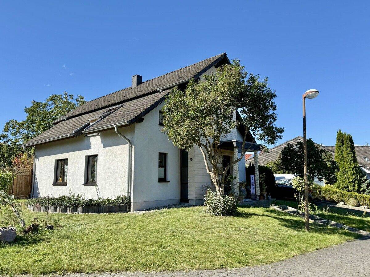 HORN IMMOBILIEN++ Neubrandenburg, tolles Architektenhaus mit 5 Zimmern, EBK, Keller und Carport, 17033 Neubrandenburg