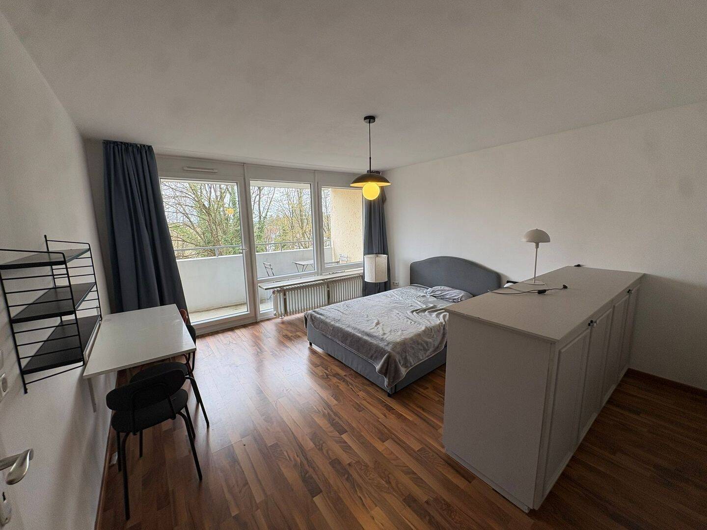 Möbliertes WG-Zimmer in attraktiver 3er-WG in München, 81249 München (Allach-Untermenzing Aubing-Lochhausen-Langwied Pasing-Obermenzing)