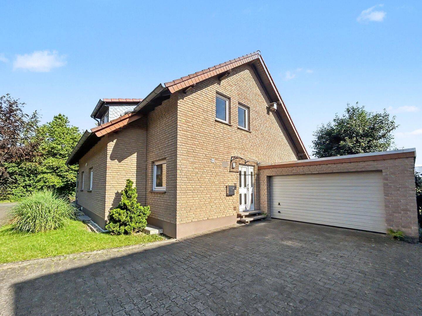 Exklusive Doppelhaushälfte in bester Lage von Paderborn-Elsen, 33106 Paderborn