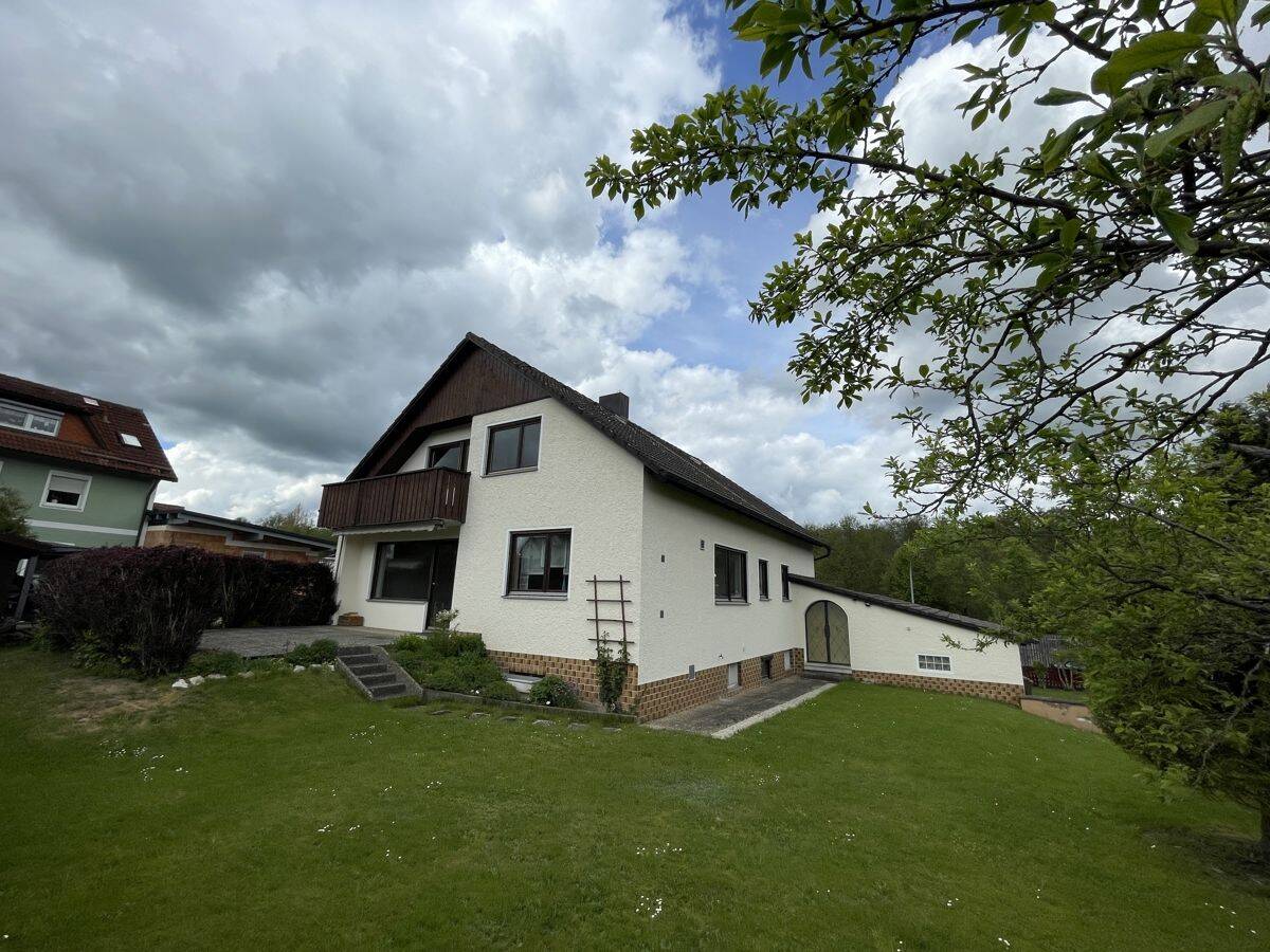 Einfamilienhaus in ruhiger Lage mit Terrasse und Balkon!, 92714 Pleystein