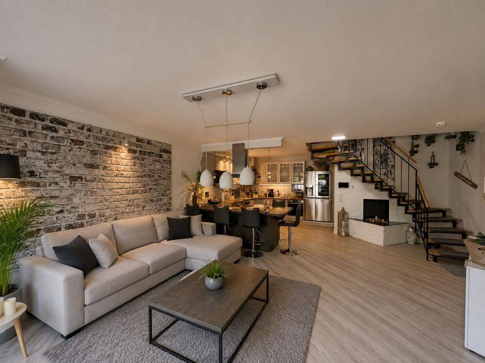 Lübeck : mod. Haus am Elbe-Lübeck Kanal mit TG-Stellplatz und Gartenhaus – Einziehen & Wohlfühlen, 23560 Lübeck (Moisling Sankt Jürgen)