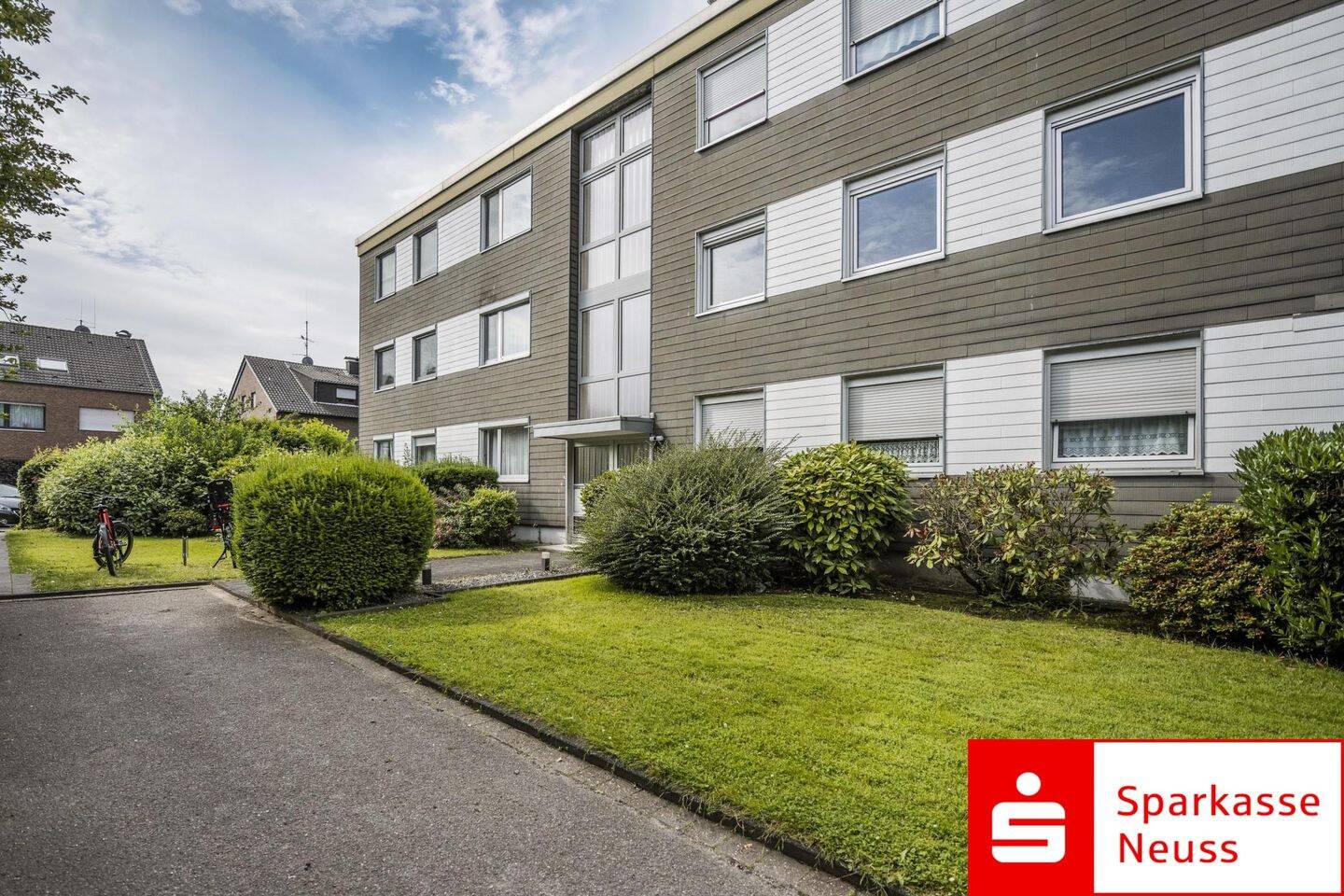 Helle 2-Zimmer Wohnung mit Balkon und Stellplatz, 41472 Neuss