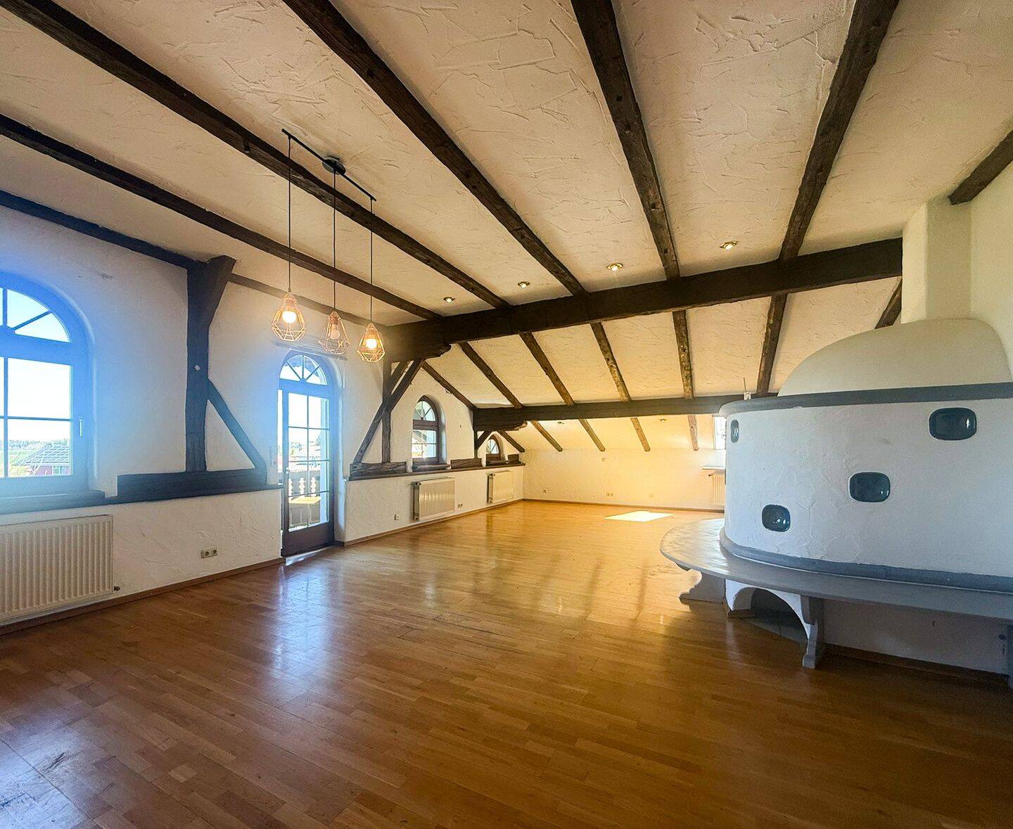 Vielseitige Dachgeschosswohnung mit liebevollen Details eines historischen Bauernhauses, 83125 Eggstätt