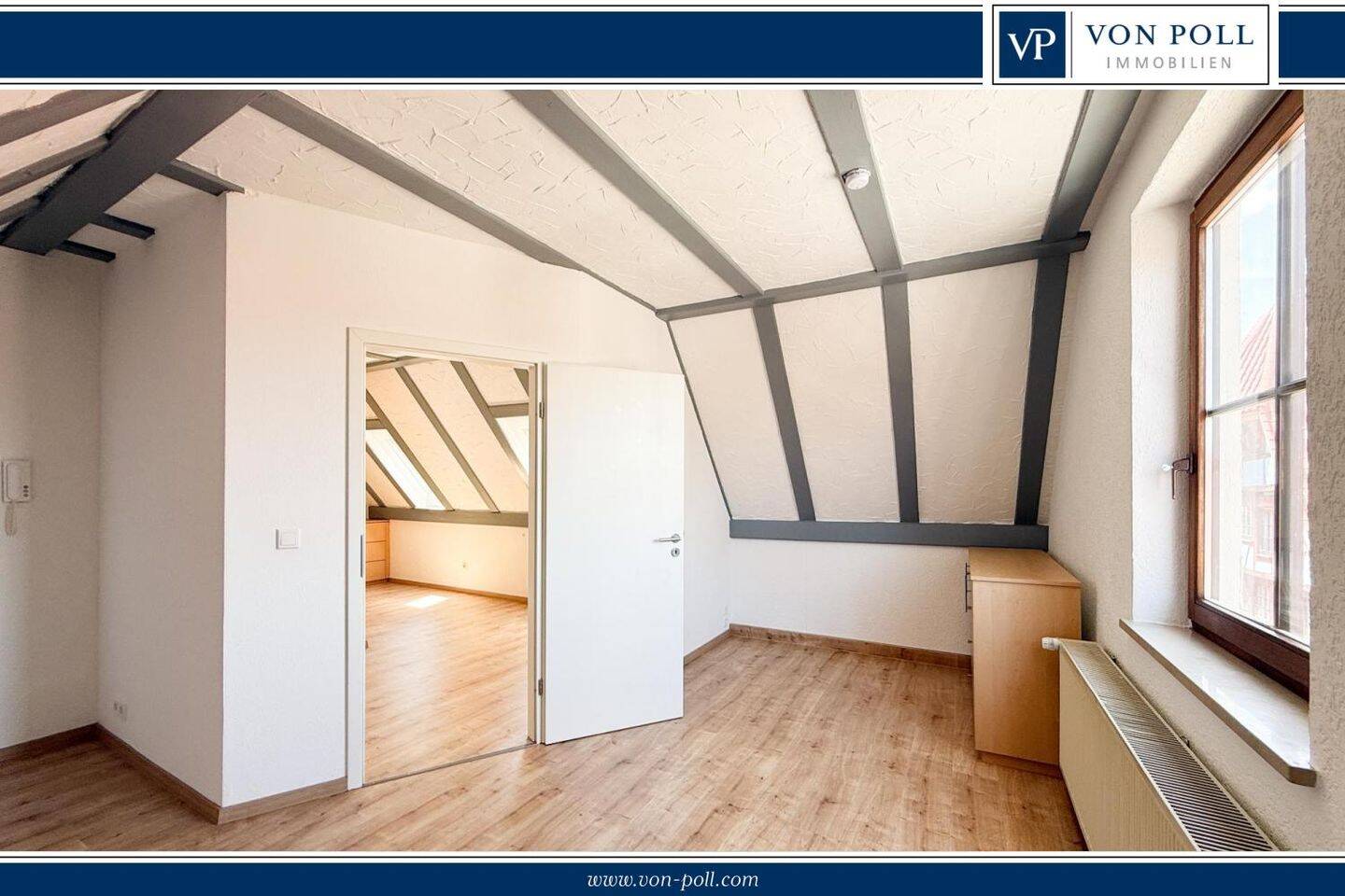 Charmante 4,5-Zimmer-Maisonettewohnung inmitten der Altstadt mit TG-Stellplatz und Wintergarten, 86720 Nördlingen