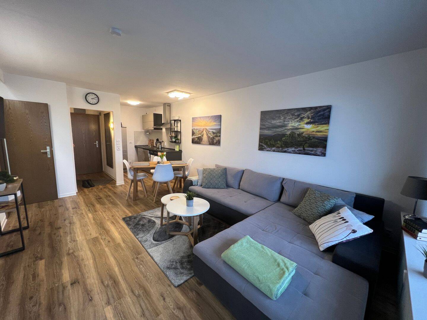 Frisch renovierte 2,5-Zimmer-Eigentumswohnung mit sonnigem Balkon – voll möbliert, sofort bezugsfrei, 38700 Braunlage