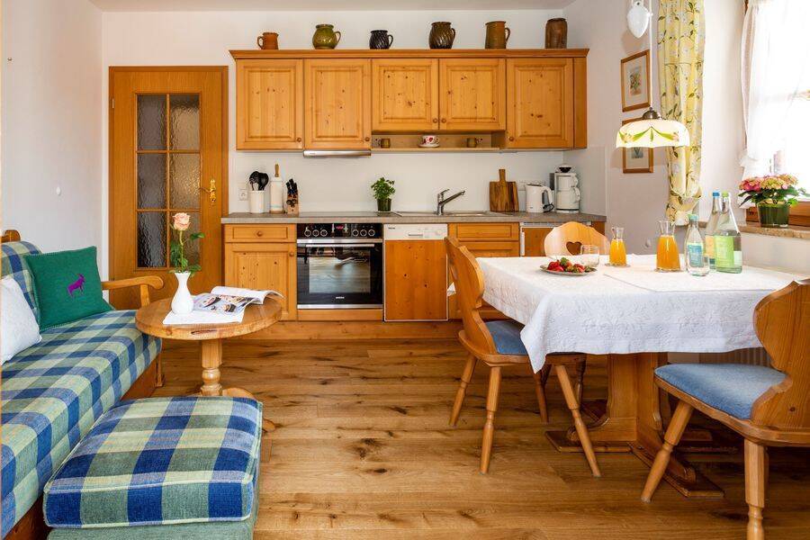 Möblierte 2-Zimmer-Wohnung mit Balkon in Bad Tölz, 83646 Bad Tölz