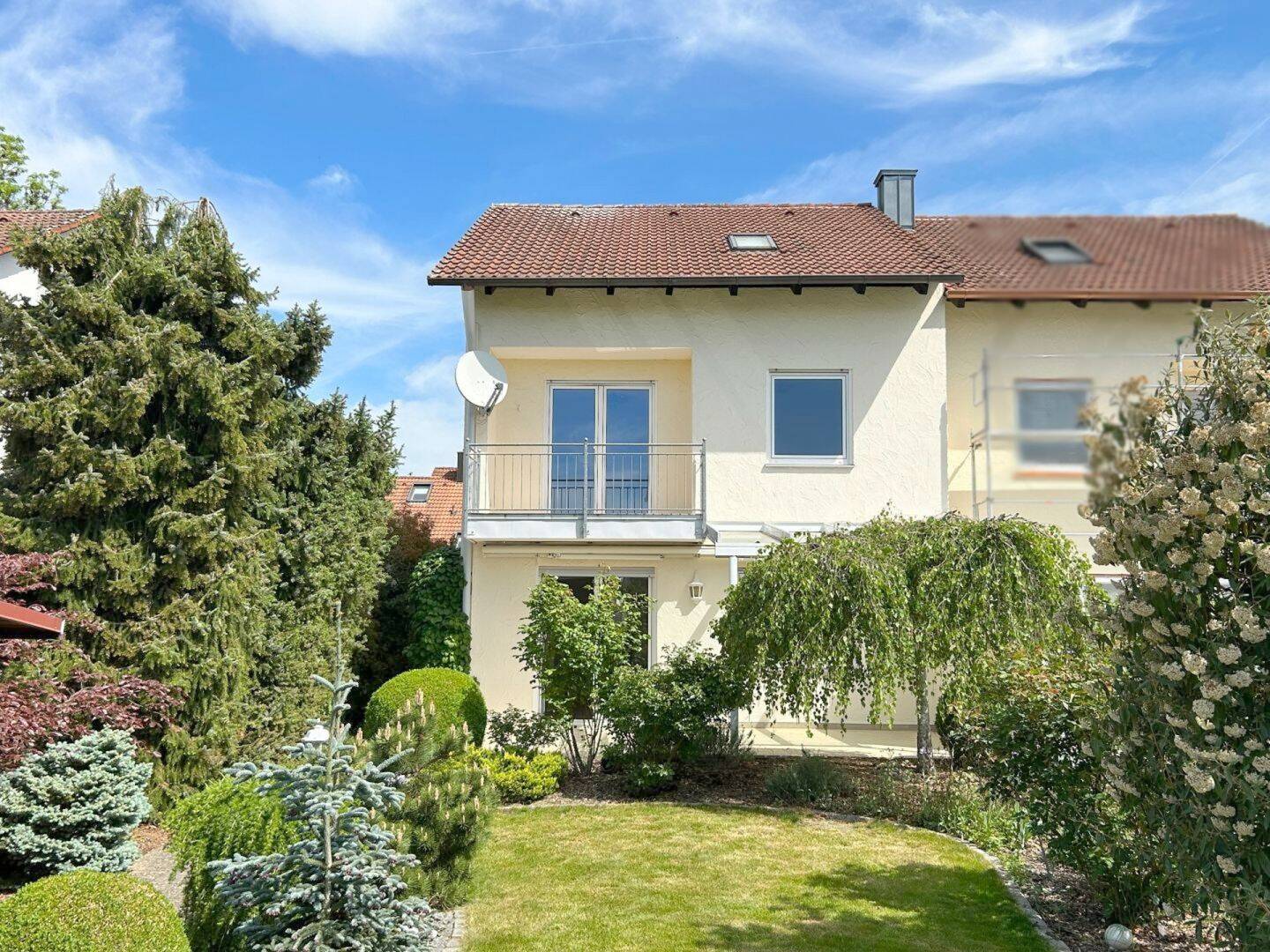 Modernisierte Doppelhaushälfte mit gepflegtem Garten in ruhiger Wohnlage von Ingolstadt-Gerolfing, 85049 Ingolstadt