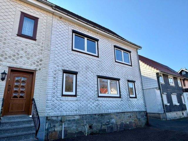 Doppelhaushälfte mit Garage, Garten & Potenzial sucht neue Eigentümer, 99330 Geratal