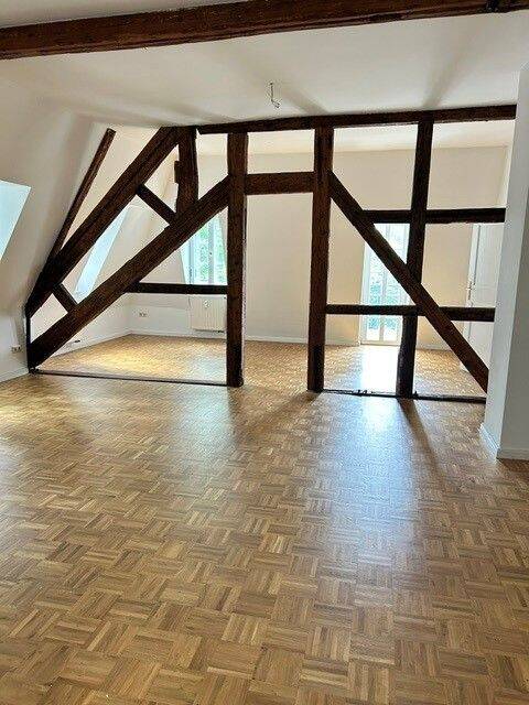ATTRAKTIVE 3,5 ZIMMER-MAISONETTE-WOHNUNG IN HISTORISCHER STADT-VILLA MIT BLICK ÜBER GLAUCHAU, 8371 Glauchau