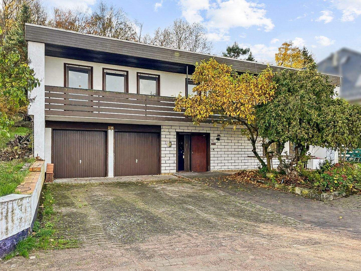 Geräumiges Einfamilienhaus in einzigartiger Hanglage mit großem Grundstück und Doppelgarage in Eime, 31036 Eime