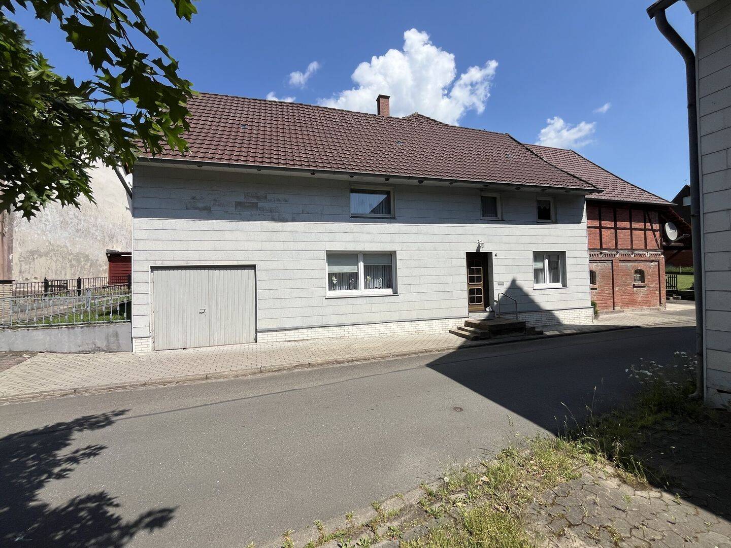 Einfamilienhaus mit Scheune, Garage und großem Grundstück in Eilensen, 37586 Dassel
