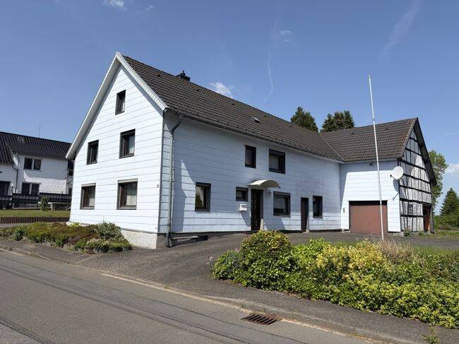 Ehemaliges Fachwerk-Bauernhaus mit großer Scheune, Ausbaupotential und 1560 m² Grundstück (Bauland), 53937 Schleiden