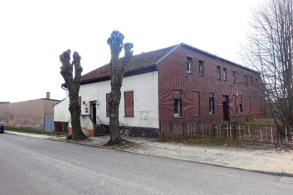 Großzügiges Wohnhaus mit Gewerbeeinheit und weitläufigen Grundstück, 4928 Plessa