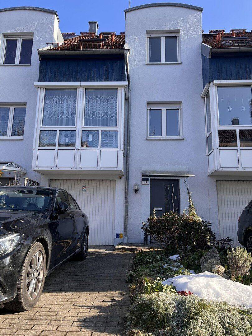 Modernes Familien-Reihenhaus in ruhiger Lage von Regensburg-Burgweinting, 93055 Regensburg (Brandlberg-Keilberg Burgweinting-Harting Innenstadt Ostenviertel Schwabelweis)