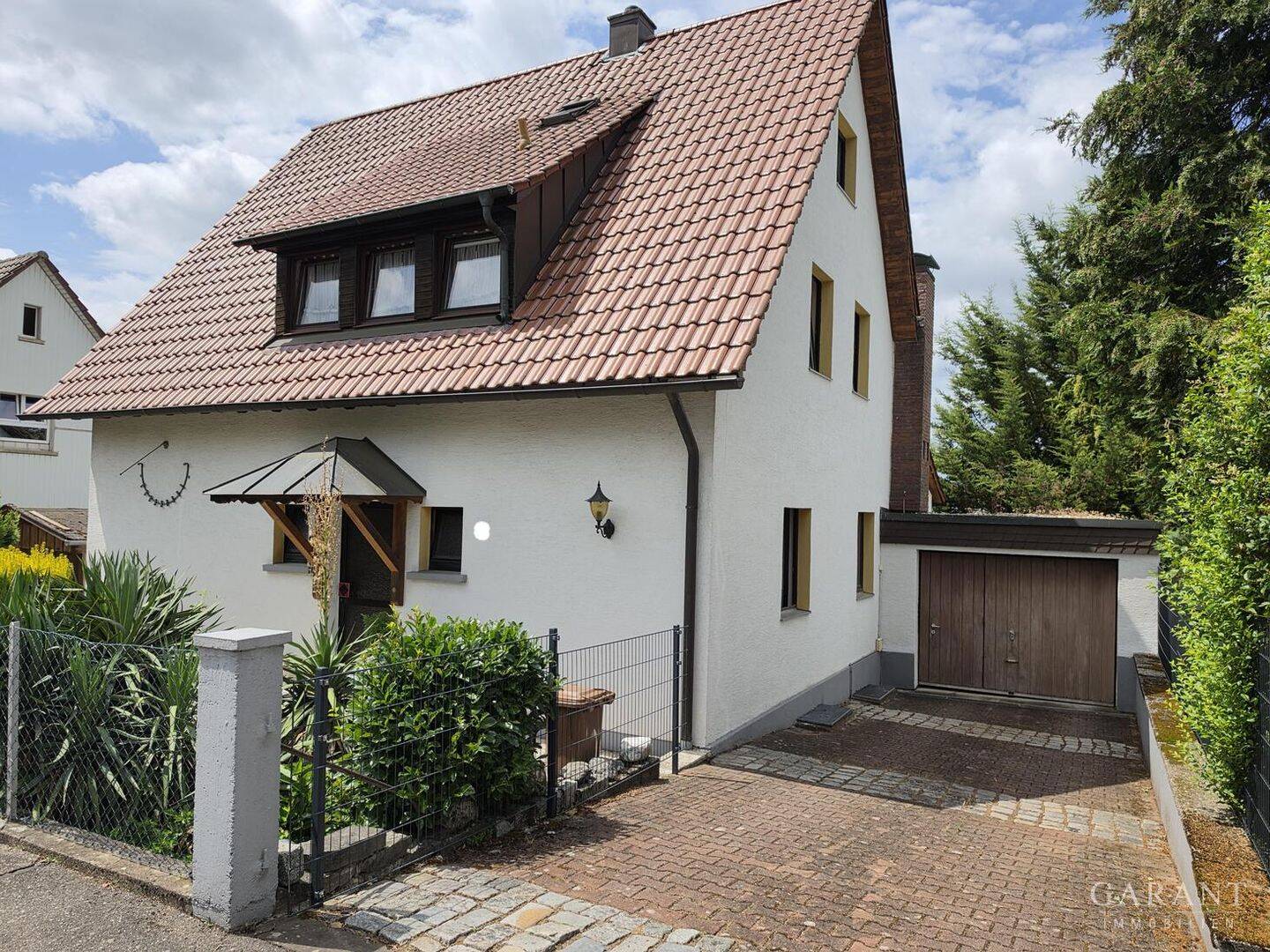 Freistehendes Einfamilienhaus mit großem Garten und herrlicher Aussicht in Pforzheim-Buckenberg, 75175 Pforzheim