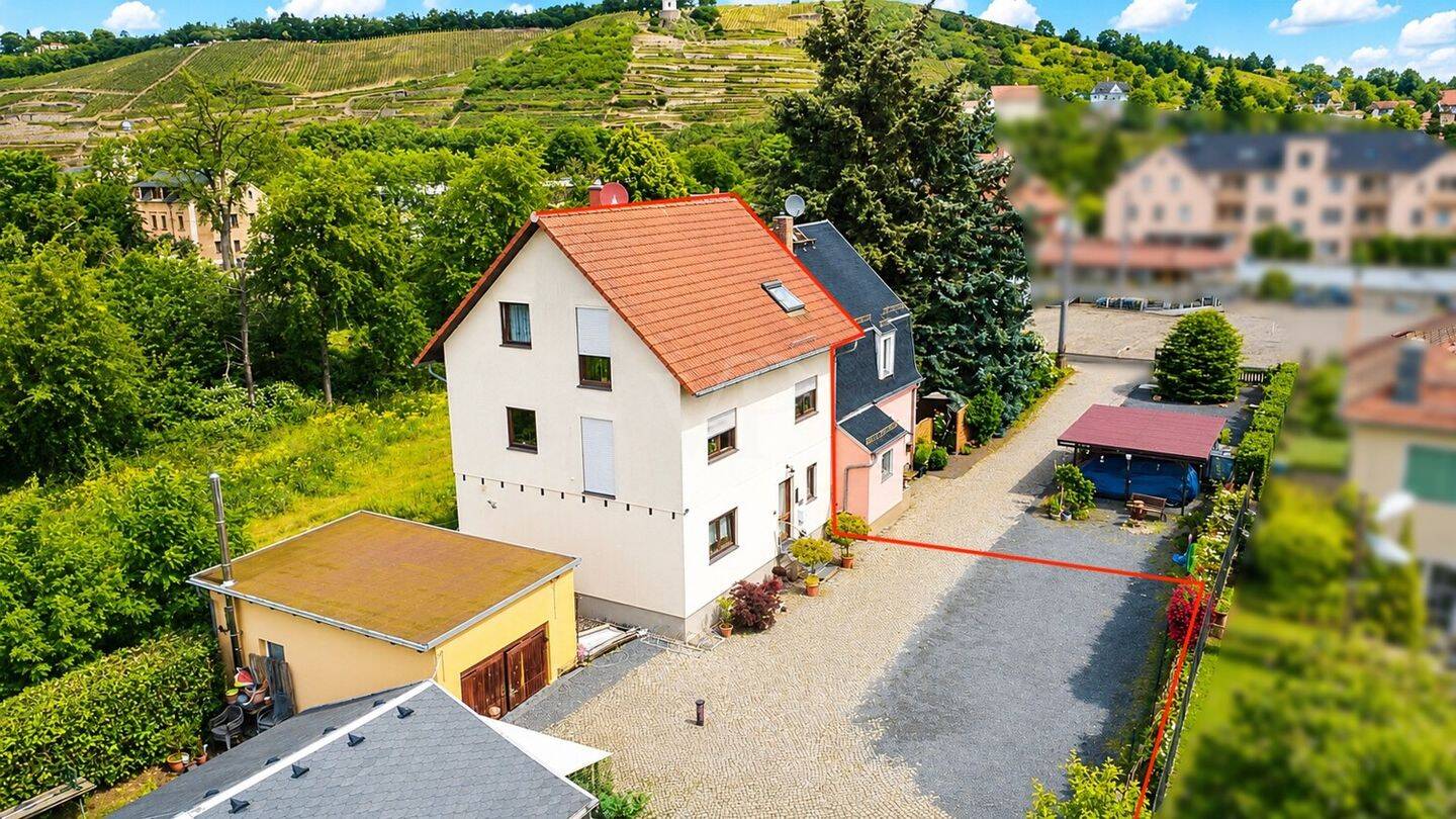 GROSSZÜGIGES HAUS AUF 2.956 M² GRUNDSTÜCK + GARTEN, GARAGE & ENTWICKLUNGSPOTENZIAL IN RADEBEUL, 1445 Radebeul