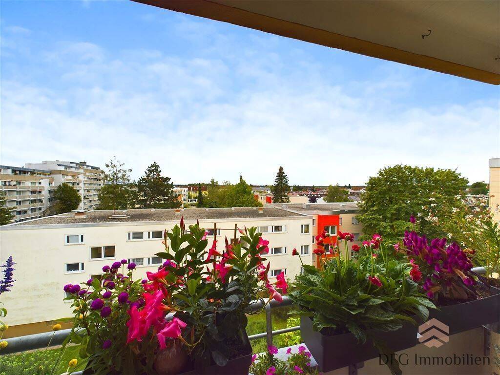 Wohnen über den Dächern – Dachgeschosswohnung mit Alpenblick, 82110 Germering