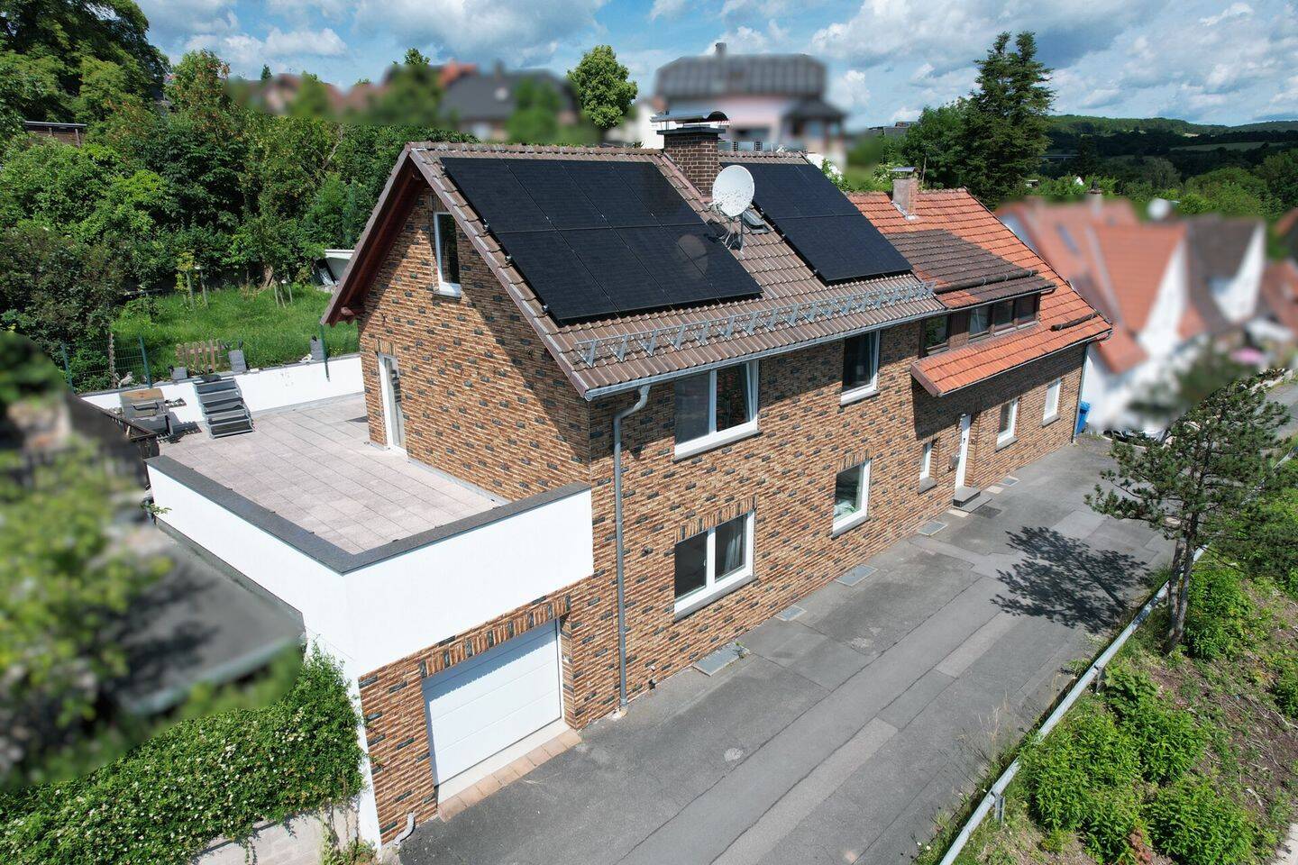 Massives Ein-/Zweifamilienhaus mit Garten und Garage in Warburg-Scherfede, 34414 Warburg