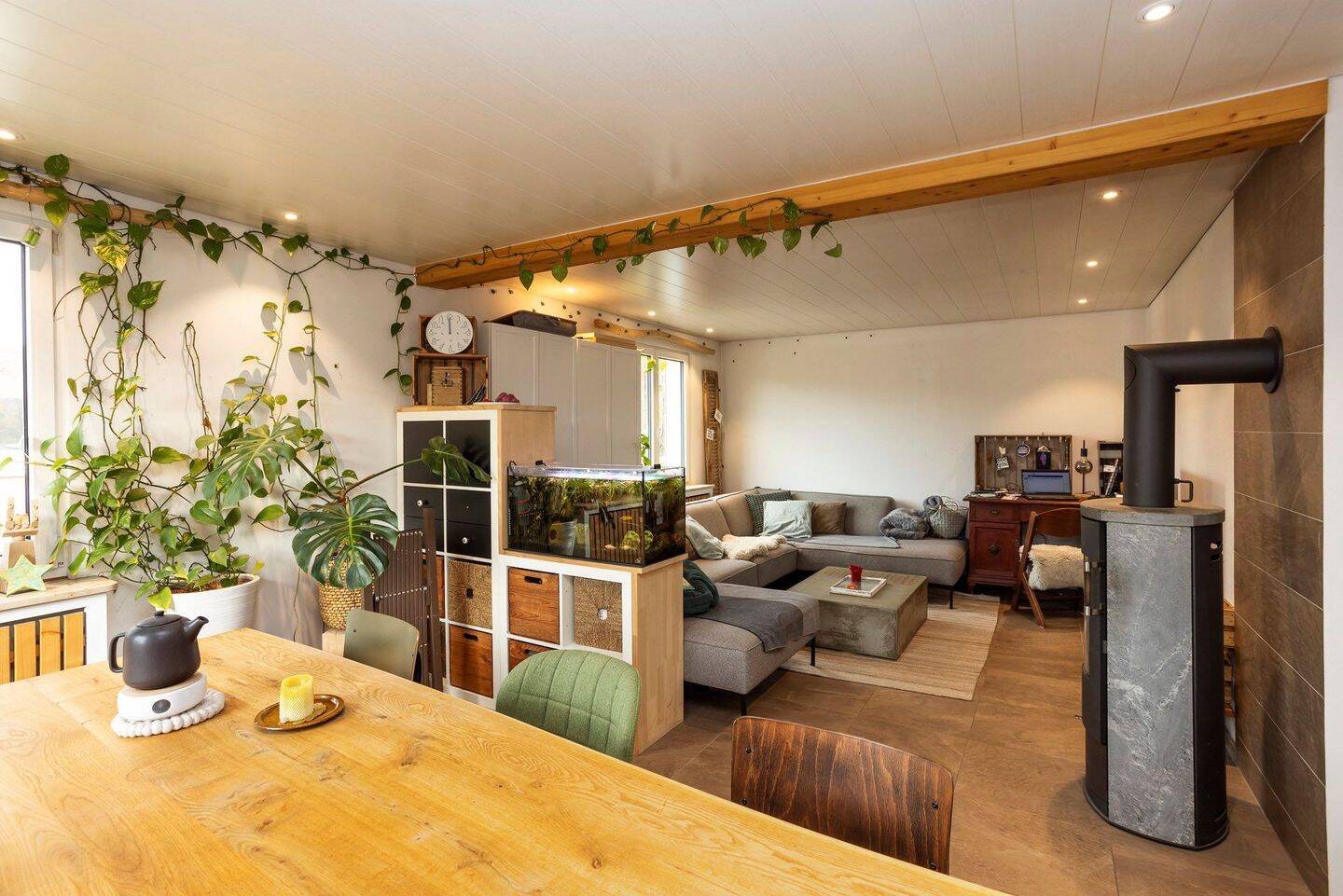 FAMILIENTRAUM in Hüsingen: EFH mit riesigem Grundstück, 5 Zimmern, Doppelgarage, Terrasse & Kamin, 79585 Steinen