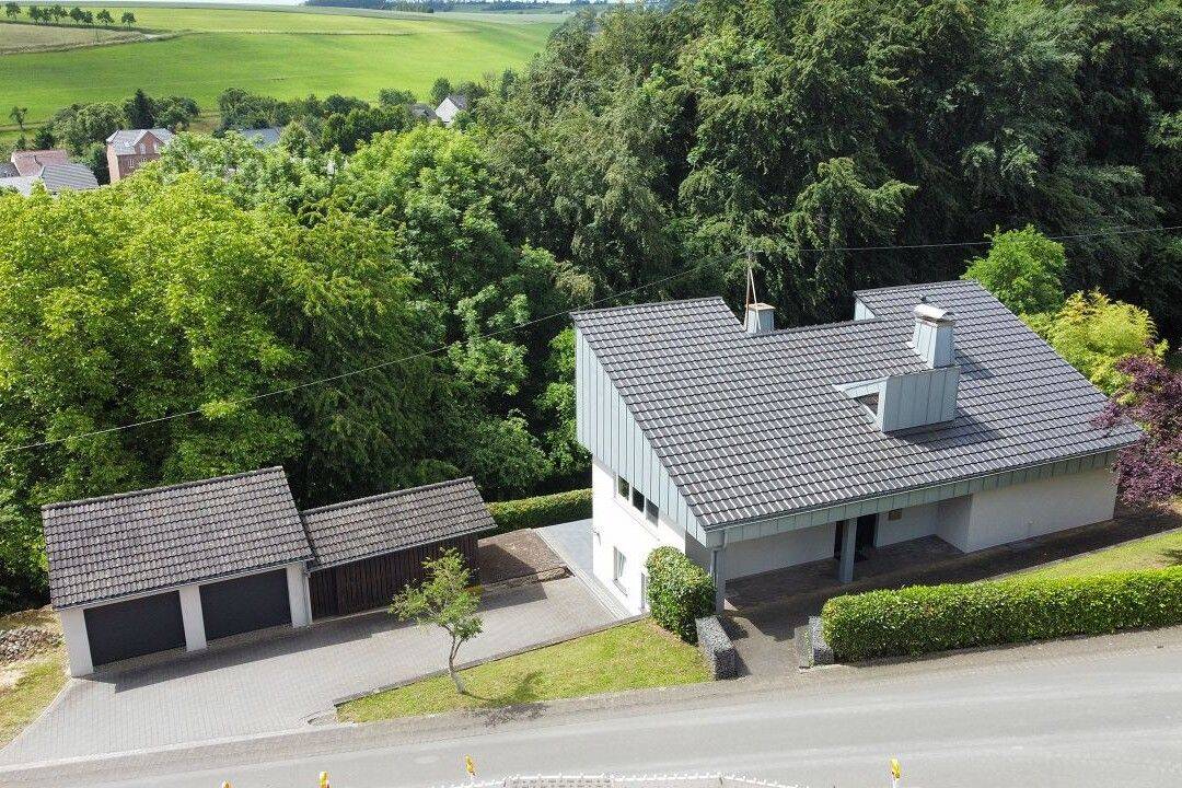 Gepflegtes Einfamilienhaus mit Apartment in idyllischer Lage in Baustert, 54636 Bettingen