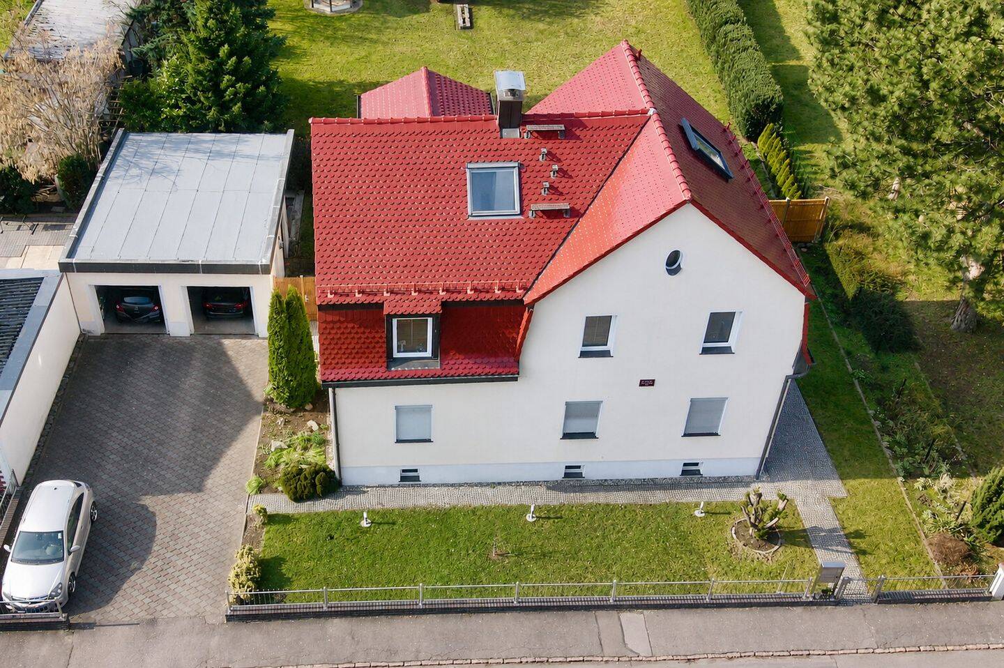 *Wohnen mit Stil – Gepflegtes Zweifamilienhaus mit idyllischem Garten*, 6217 Merseburg