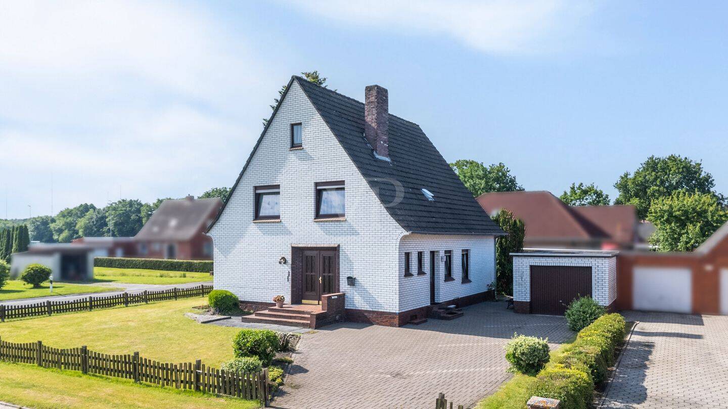 Einfamilienhaus mit Garage zur Sanierung in ruhiger Wohnlage, 26817 Rhauderfehn