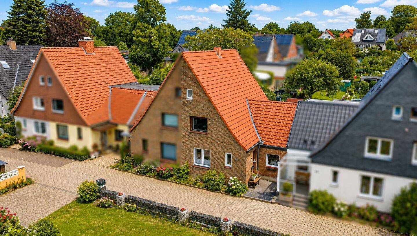 Ein Zuhause zum Verwandeln: Zentrumsnahe Doppelhaushälfte mit schönem Garten in Flensburg, 24943 Flensburg (Engelsby Fruerlund Jürgensby Sandberg Tarup)