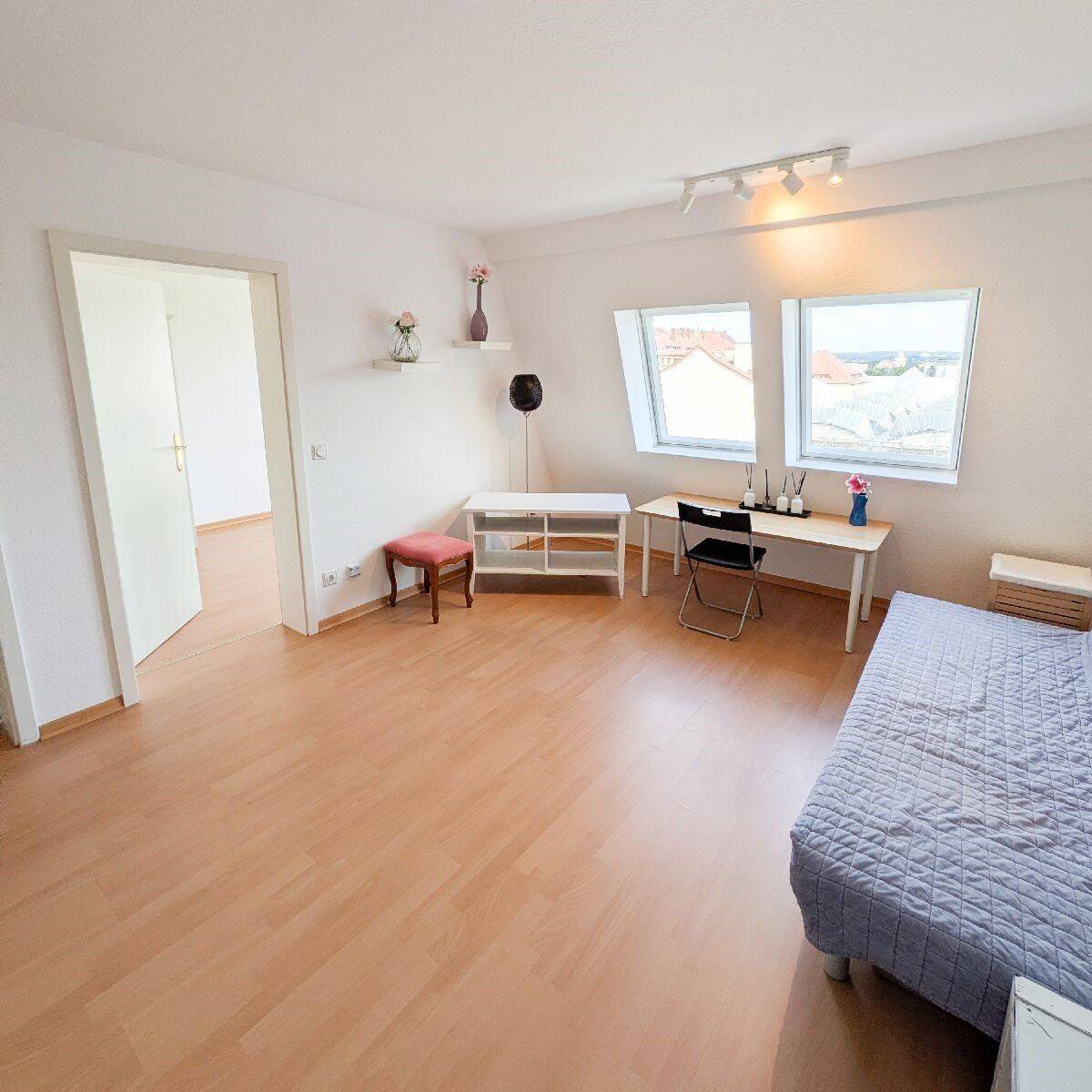 charmante Stadtwohnung – möblierte 2-RWE mit Stellplatz am Klinikum Dresden-Friedrichstadt, 1067 Dresden (Friedrichstadt Innere Altstadt Wilsdruffer Vorstadt/Seevorstadt-West)