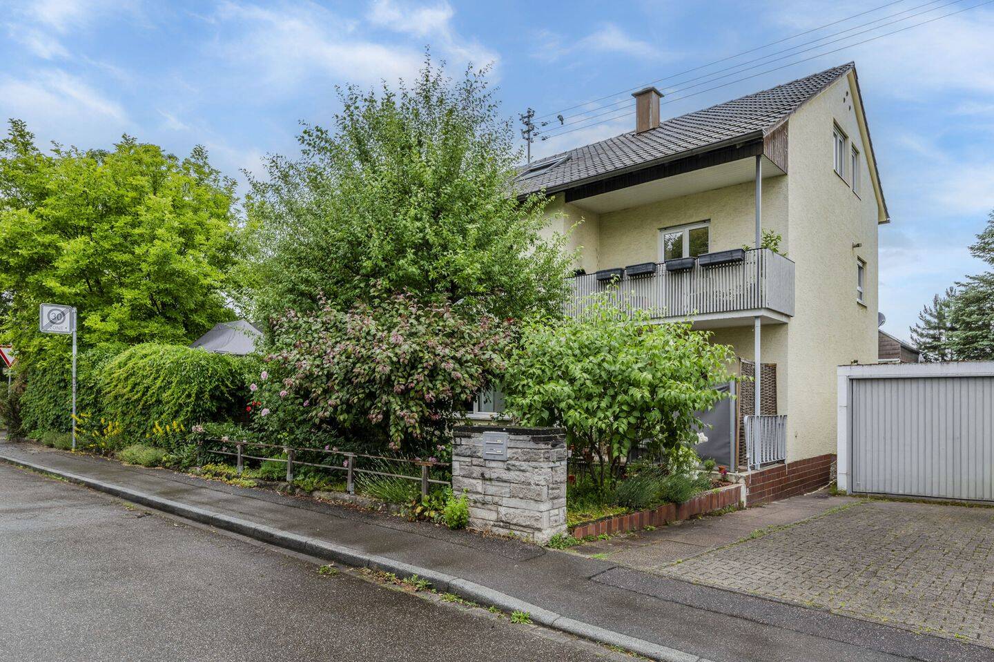 Familienfreundliches Zweifamilienhaus im begehrten Schlösslesfeld, 71640 Ludwigsburg