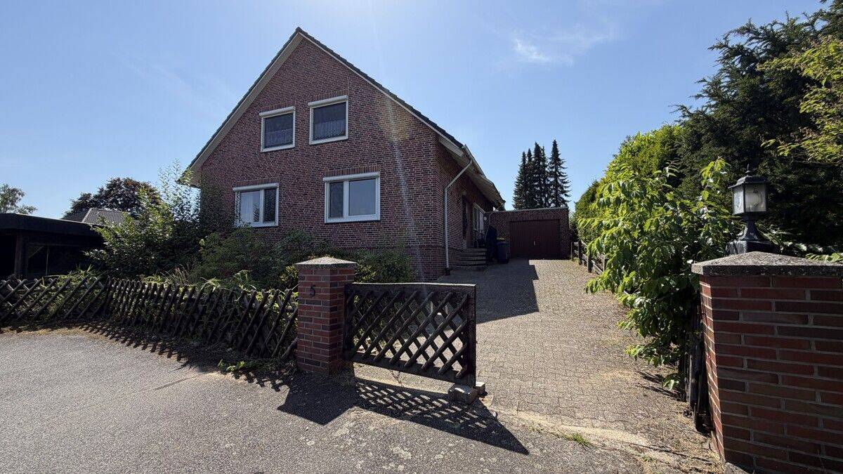 Zweifamilienhaus mit viel Platz und Baugrundstück!, 21394 Kirchgellersen