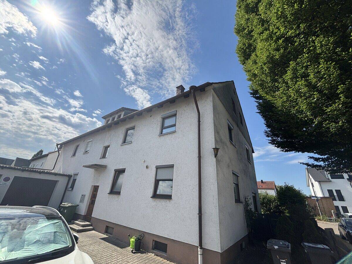 Charmante 2 Zi. Dachgeschosswohnung – modernisiert, 93055 Regensburg (Brandlberg-Keilberg Burgweinting-Harting Innenstadt Ostenviertel Schwabelweis)